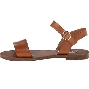 Steve Madden tan flat sandal